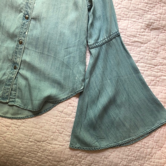 NWOT American Eagle Chambray Bell Sleeve Top - Picture 3 of 7
